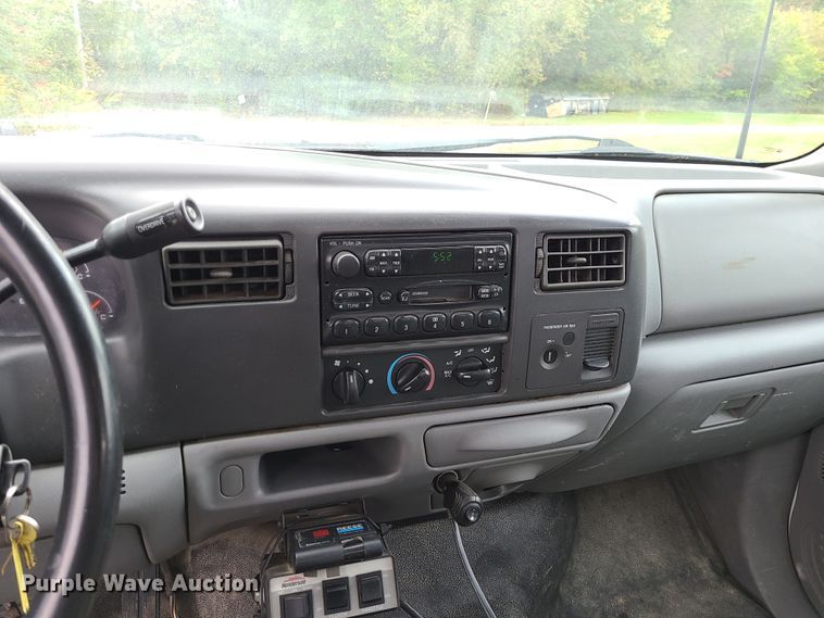 image for item DI6246 2003 Ford F450 Super Duty XL  flatbed truck