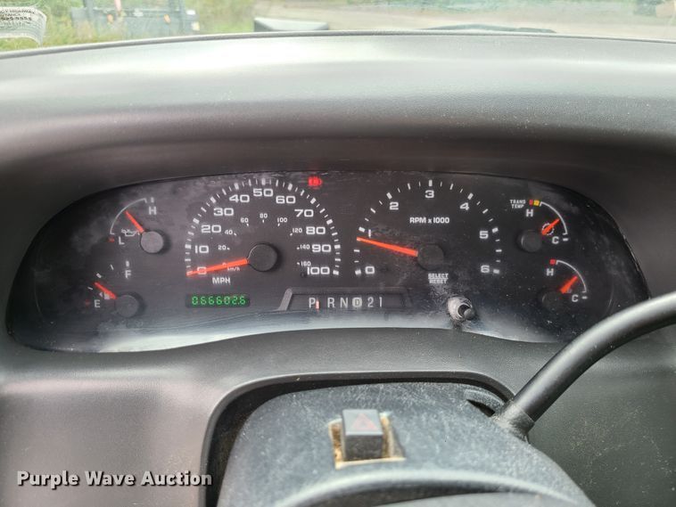 image for item DI6246 2003 Ford F450 Super Duty XL  flatbed truck