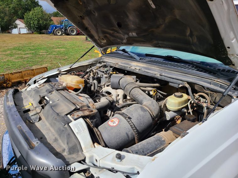 image for item DI6246 2003 Ford F450 Super Duty XL  flatbed truck