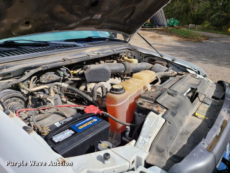 image for item DI6246 2003 Ford F450 Super Duty XL  flatbed truck