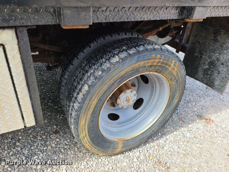 image for item DI6246 2003 Ford F450 Super Duty XL  flatbed truck