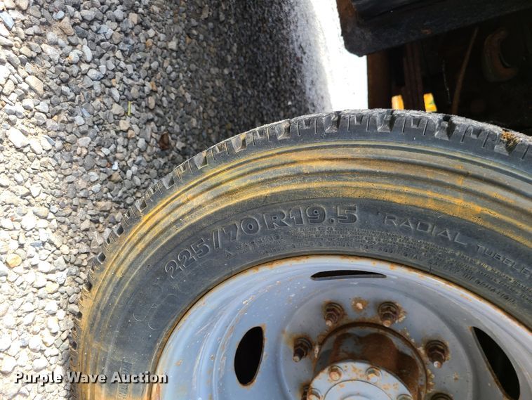 image for item DI6246 2003 Ford F450 Super Duty XL  flatbed truck