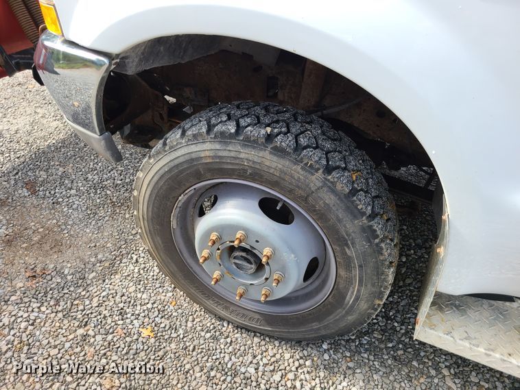 image for item DI6246 2003 Ford F450 Super Duty XL  flatbed truck