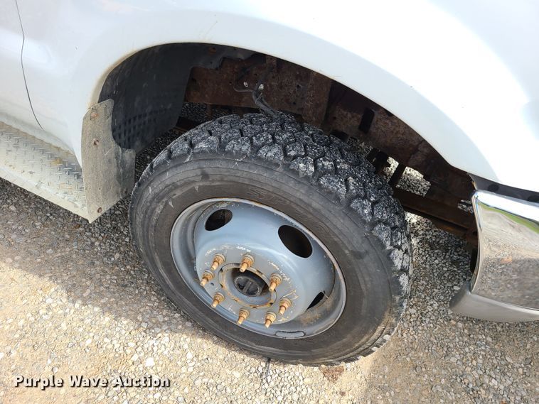 image for item DI6246 2003 Ford F450 Super Duty XL  flatbed truck