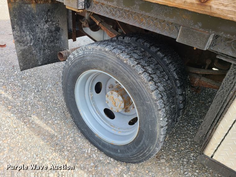 image for item DI6246 2003 Ford F450 Super Duty XL  flatbed truck