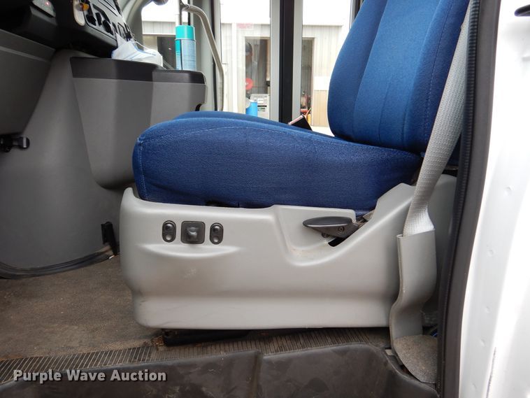 image for item DJ7390 2010 Ford E450  shuttle bus