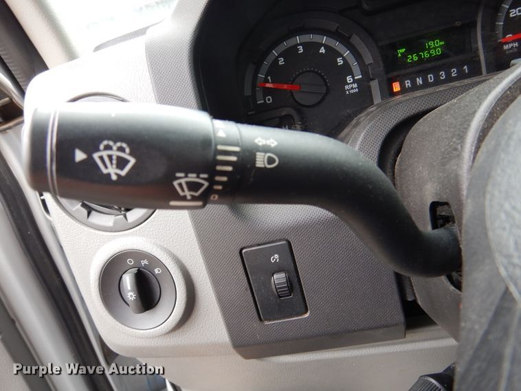 image for item DJ7390 2010 Ford E450  shuttle bus