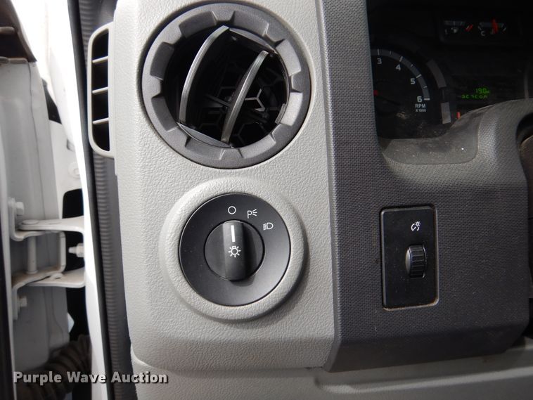 image for item DJ7390 2010 Ford E450  shuttle bus