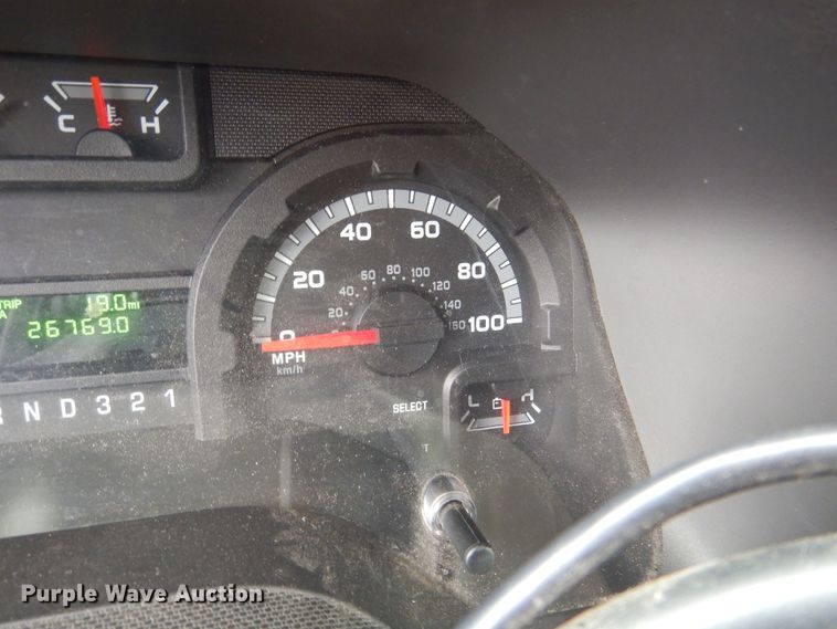 image for item DJ7390 2010 Ford E450  shuttle bus