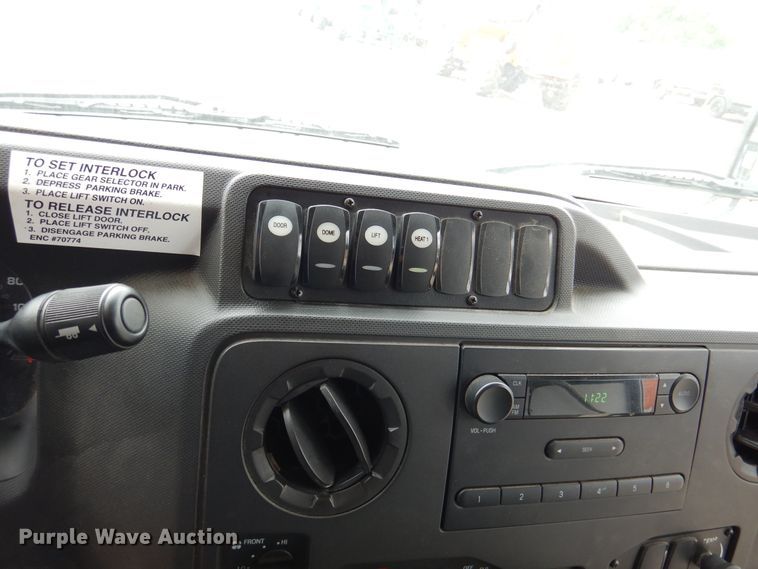 image for item DJ7390 2010 Ford E450  shuttle bus