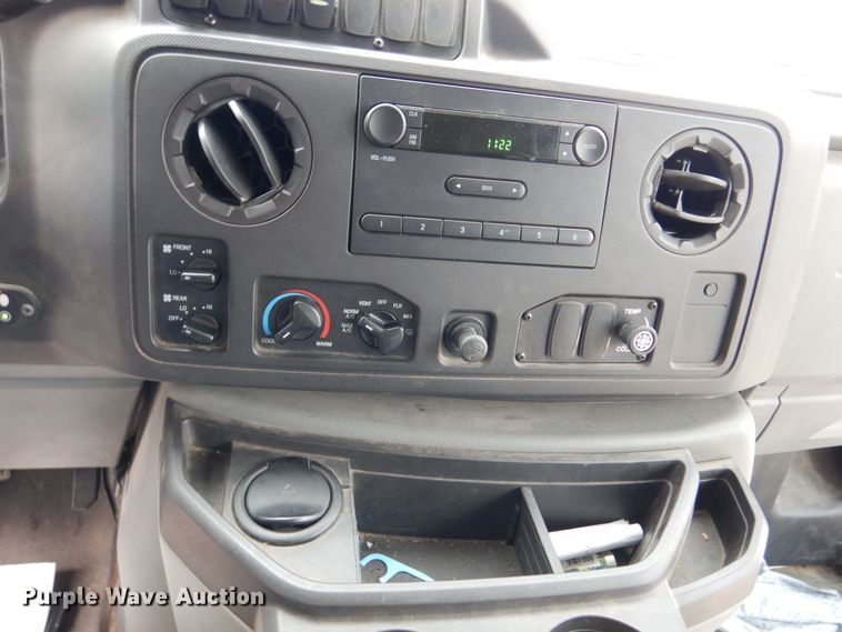 image for item DJ7390 2010 Ford E450  shuttle bus