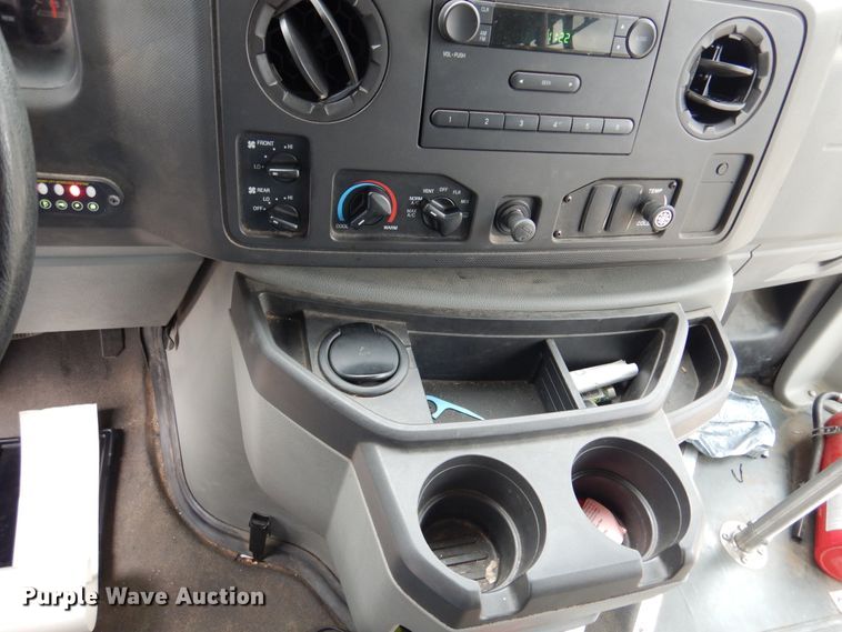 image for item DJ7390 2010 Ford E450  shuttle bus