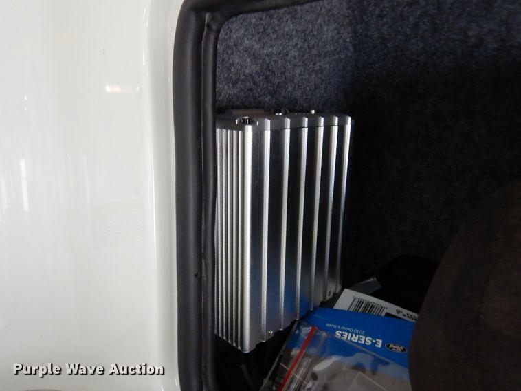 image for item DJ7390 2010 Ford E450  shuttle bus