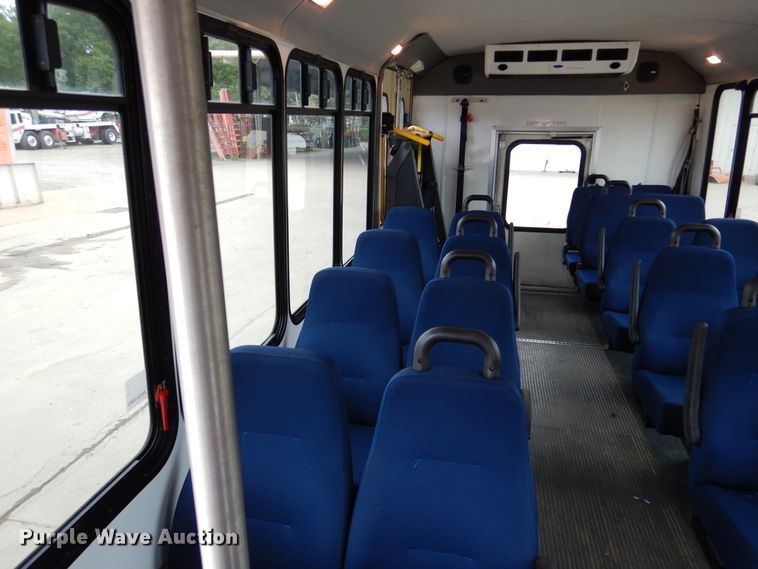 image for item DJ7390 2010 Ford E450  shuttle bus