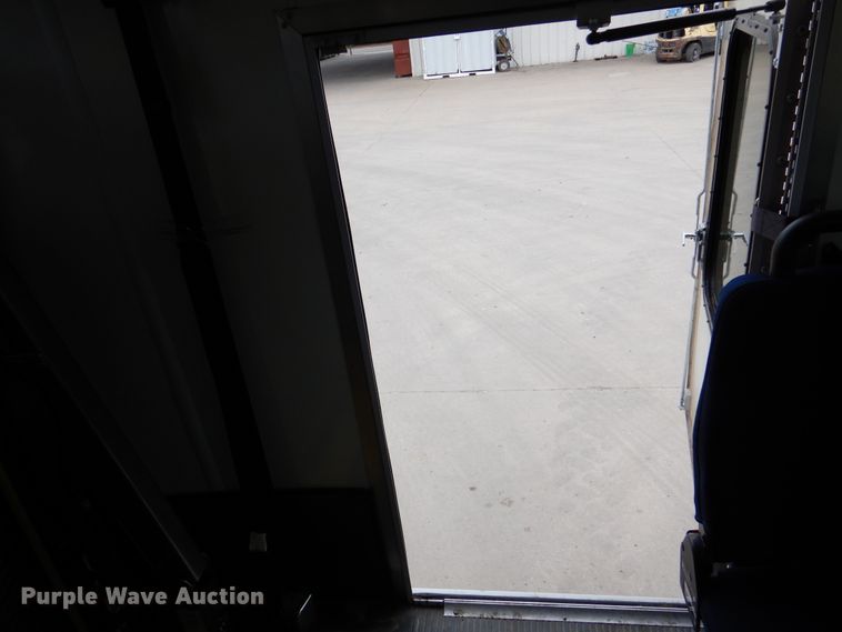 image for item DJ7390 2010 Ford E450  shuttle bus