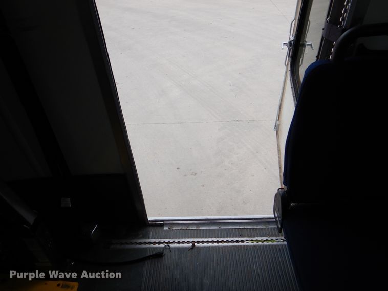 image for item DJ7390 2010 Ford E450  shuttle bus