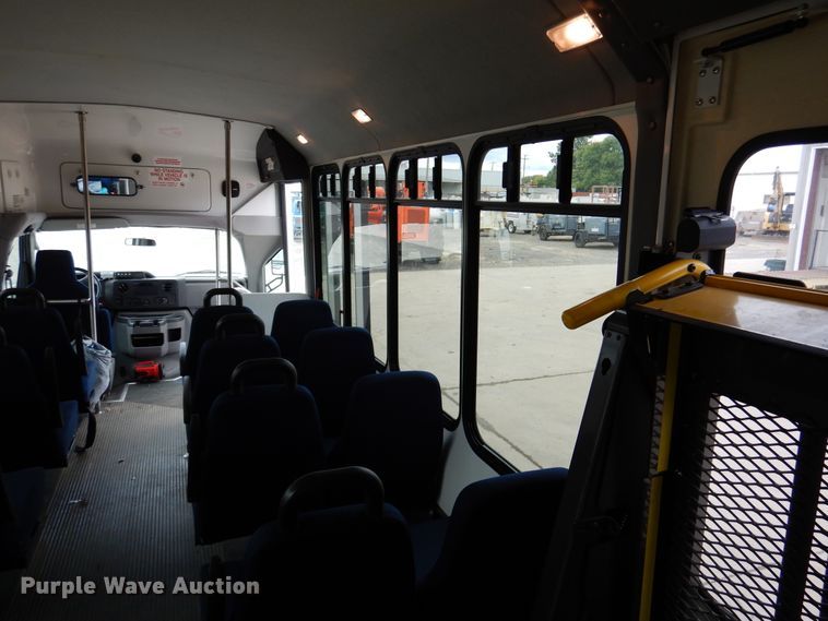 image for item DJ7390 2010 Ford E450  shuttle bus