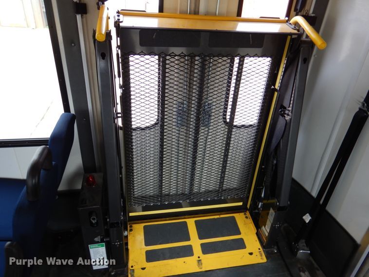 image for item DJ7390 2010 Ford E450  shuttle bus