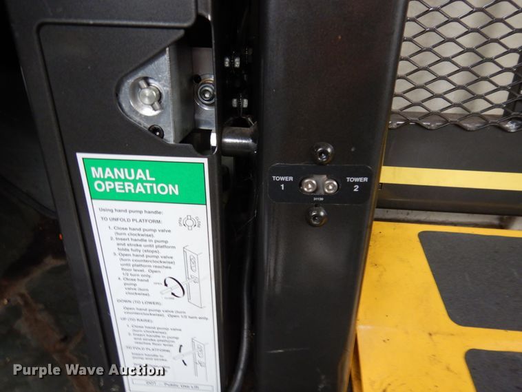 image for item DJ7390 2010 Ford E450  shuttle bus