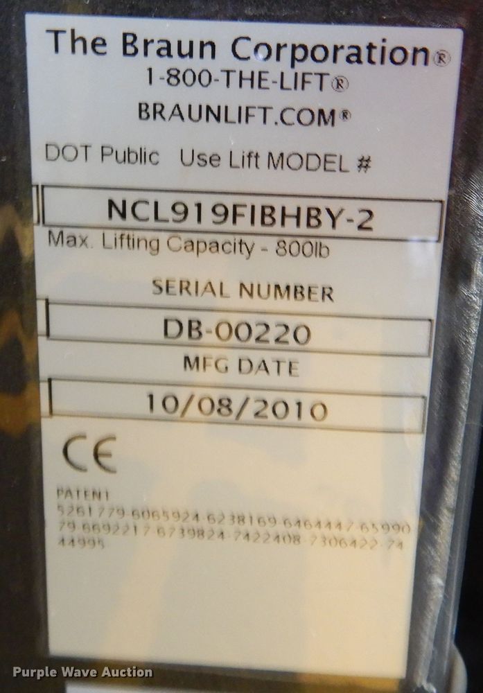 image for item DJ7390 2010 Ford E450  shuttle bus