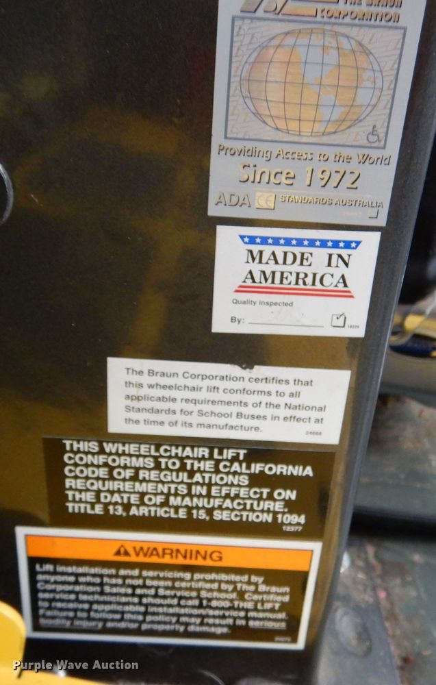 image for item DJ7390 2010 Ford E450  shuttle bus