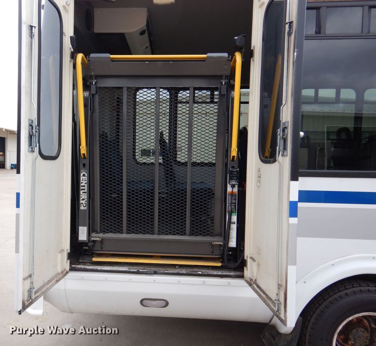 image for item DJ7390 2010 Ford E450  shuttle bus