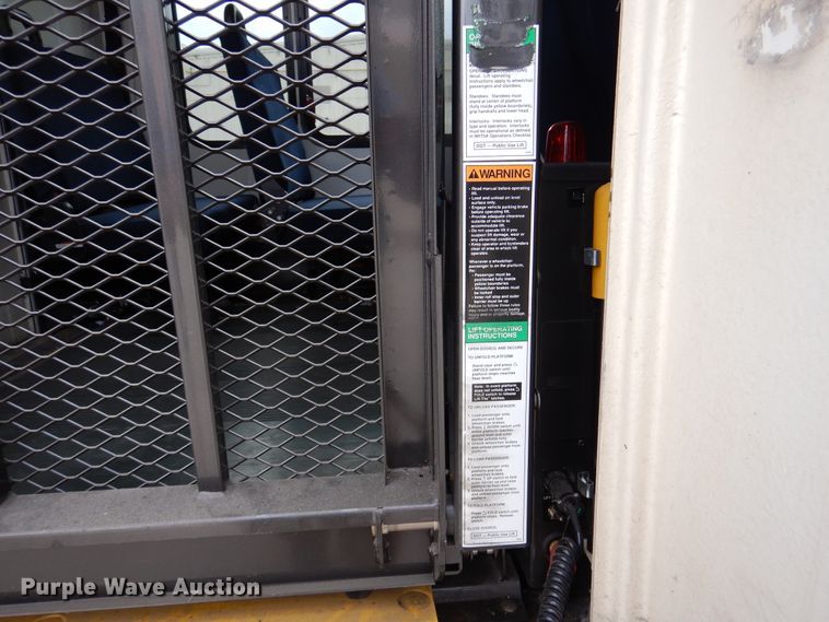 image for item DJ7390 2010 Ford E450  shuttle bus