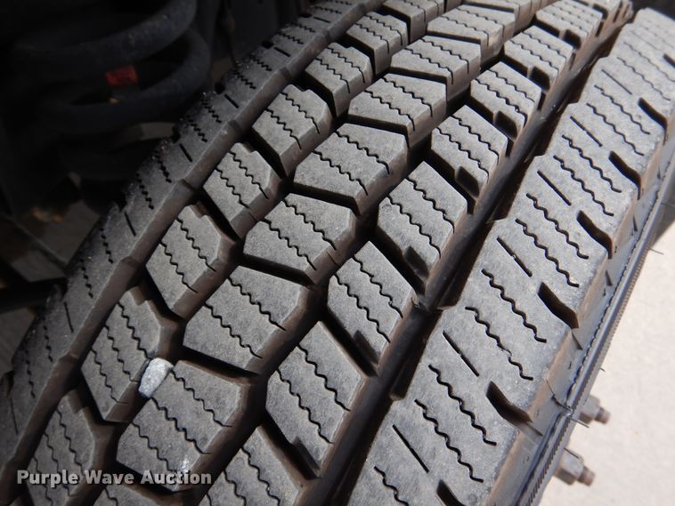 image for item DJ7390 2010 Ford E450  shuttle bus