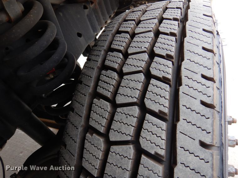 image for item DJ7390 2010 Ford E450  shuttle bus