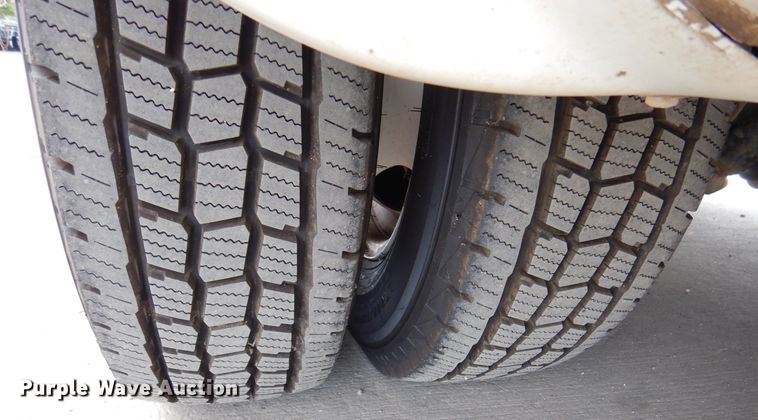 image for item DJ7390 2010 Ford E450  shuttle bus