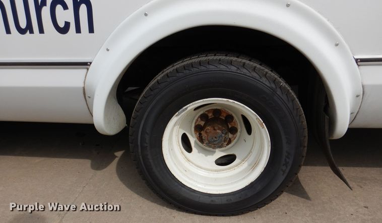 image for item DJ7390 2010 Ford E450  shuttle bus