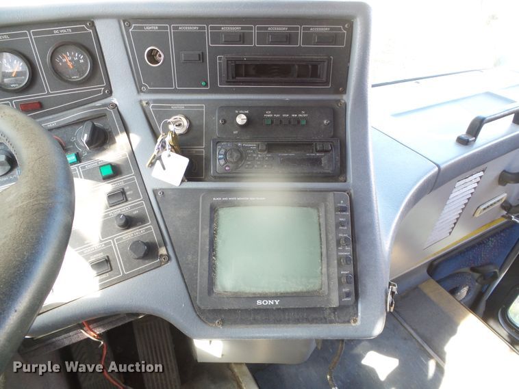 image for item DJ7509 2001 Blue Bird  coach bus