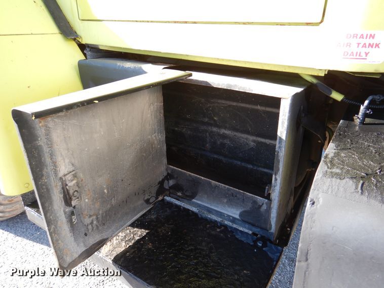 image for item DM6467 1969 Am General M810  brush fire truck