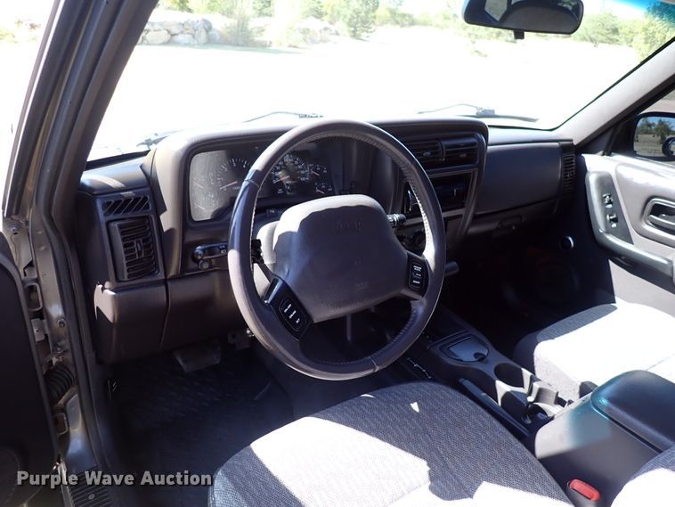 image for item DN2119 2001 Jeep Cherokee Sport  SUV