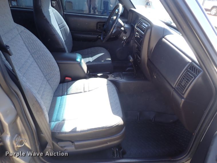 image for item DN2119 2001 Jeep Cherokee Sport  SUV