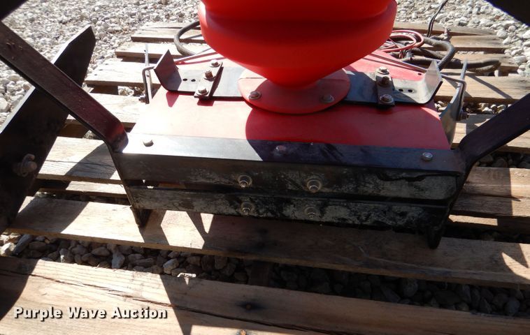 image for item DN5246 Western Pro Flo  12" W salt spreader