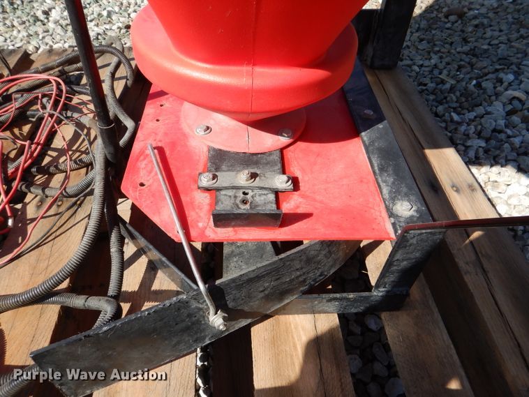 image for item DN5246 Western Pro Flo  12" W salt spreader