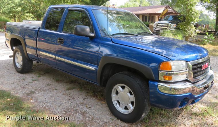 image for item DN5995 2004 GMC Sierra 1500  Ext. Cab pickup truck