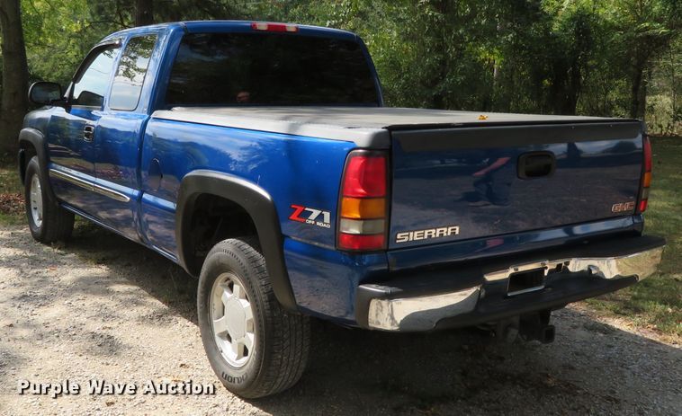 image for item DN5995 2004 GMC Sierra 1500  Ext. Cab pickup truck