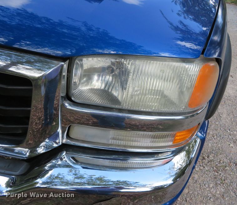 image for item DN5995 2004 GMC Sierra 1500  Ext. Cab pickup truck