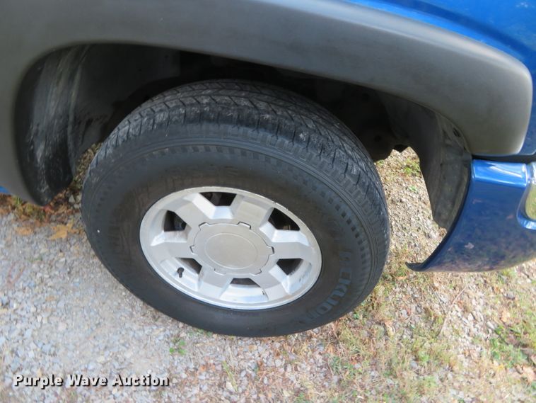 image for item DN5995 2004 GMC Sierra 1500  Ext. Cab pickup truck