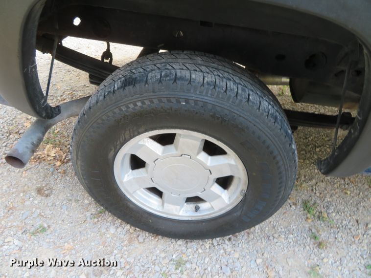 image for item DN5995 2004 GMC Sierra 1500  Ext. Cab pickup truck