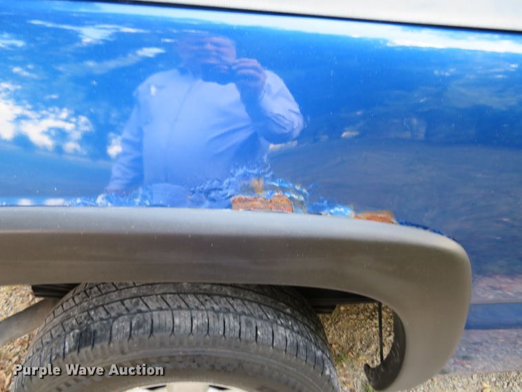 image for item DN5995 2004 GMC Sierra 1500  Ext. Cab pickup truck