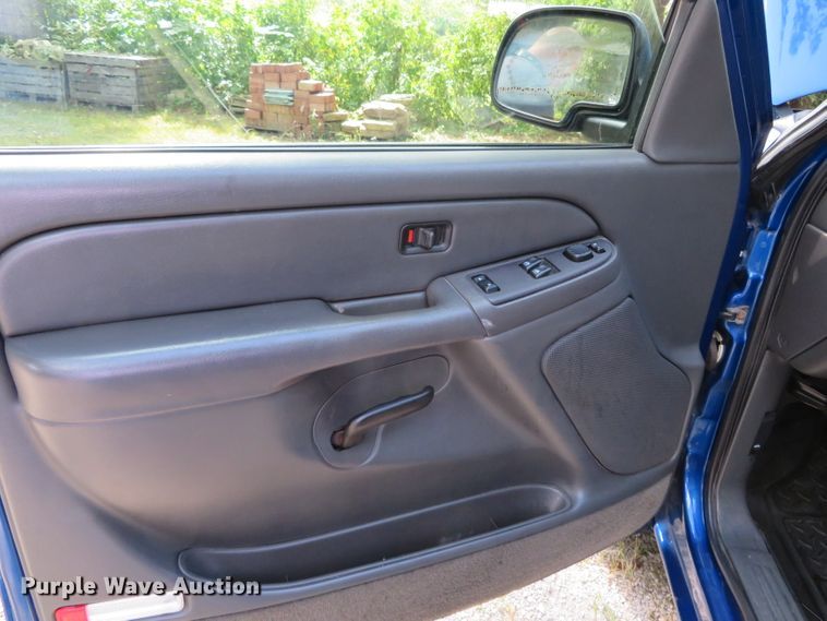 image for item DN5995 2004 GMC Sierra 1500  Ext. Cab pickup truck