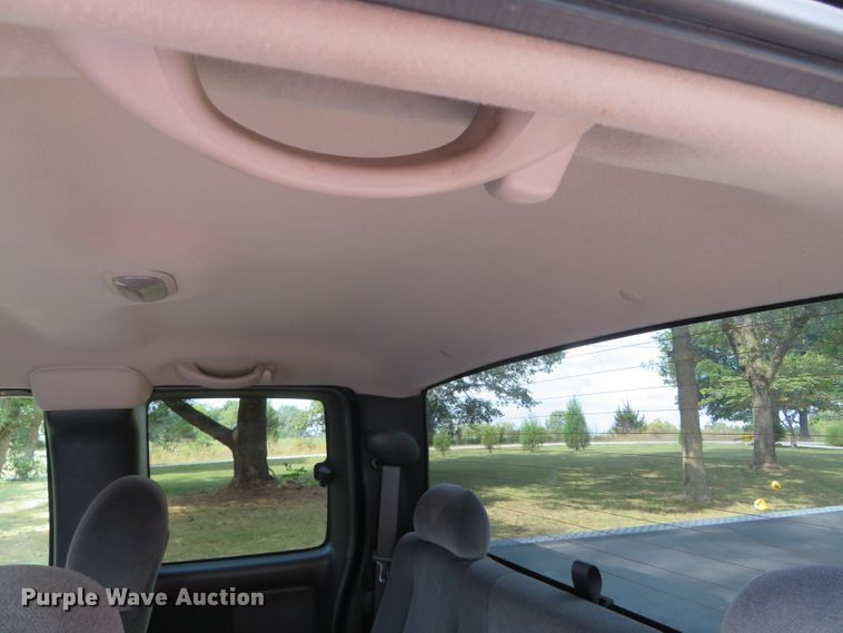 image for item DN5995 2004 GMC Sierra 1500  Ext. Cab pickup truck