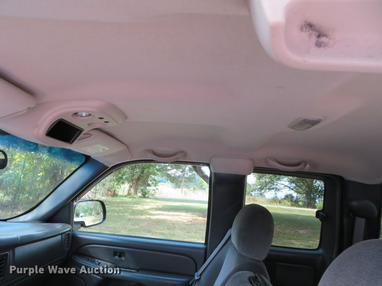 image for item DN5995 2004 GMC Sierra 1500  Ext. Cab pickup truck