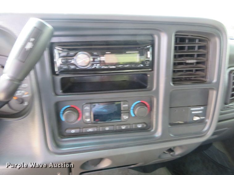 image for item DN5995 2004 GMC Sierra 1500  Ext. Cab pickup truck