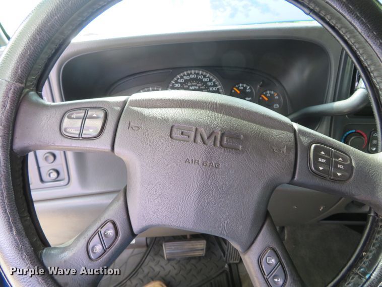 image for item DN5995 2004 GMC Sierra 1500  Ext. Cab pickup truck