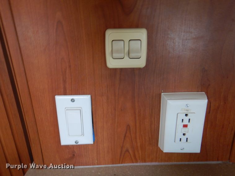 image for item EX9695 2010 Coachmen Wyoming Summit  camper