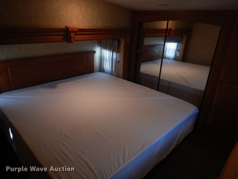 image for item EX9695 2010 Coachmen Wyoming Summit  camper